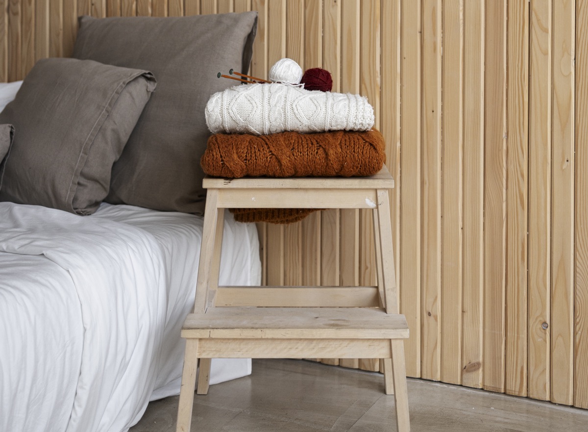 Отделка евровагонкой в спальне