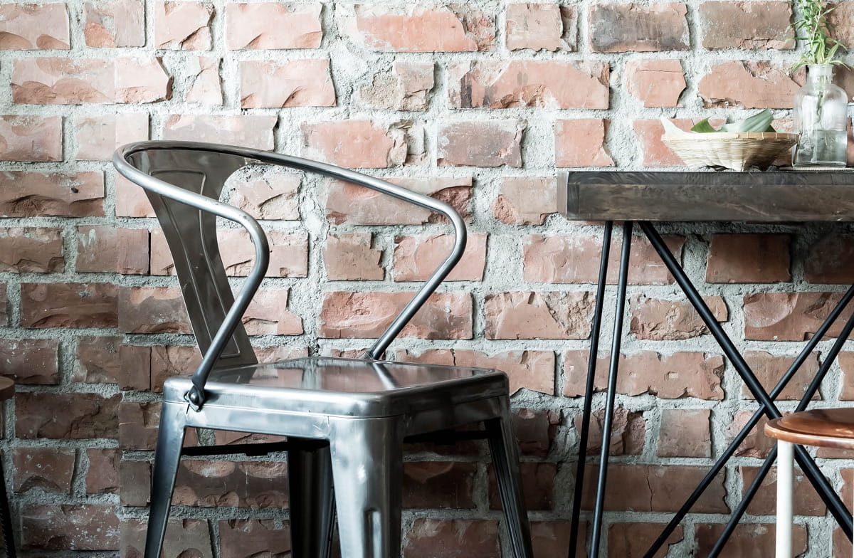 Дерево, металл, кирпич